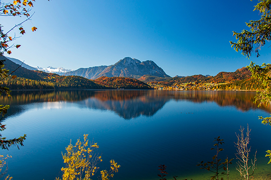 Der Altausseer See mit Blick auf die Berge