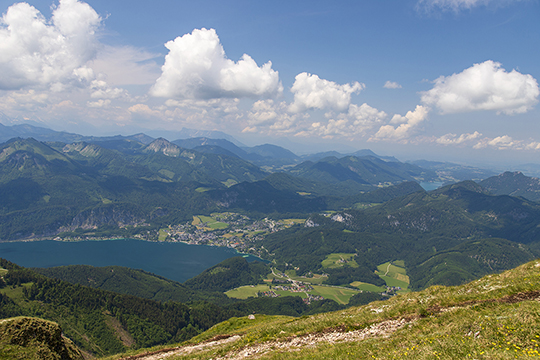 Richtung Westen tun sich die Alpen auf